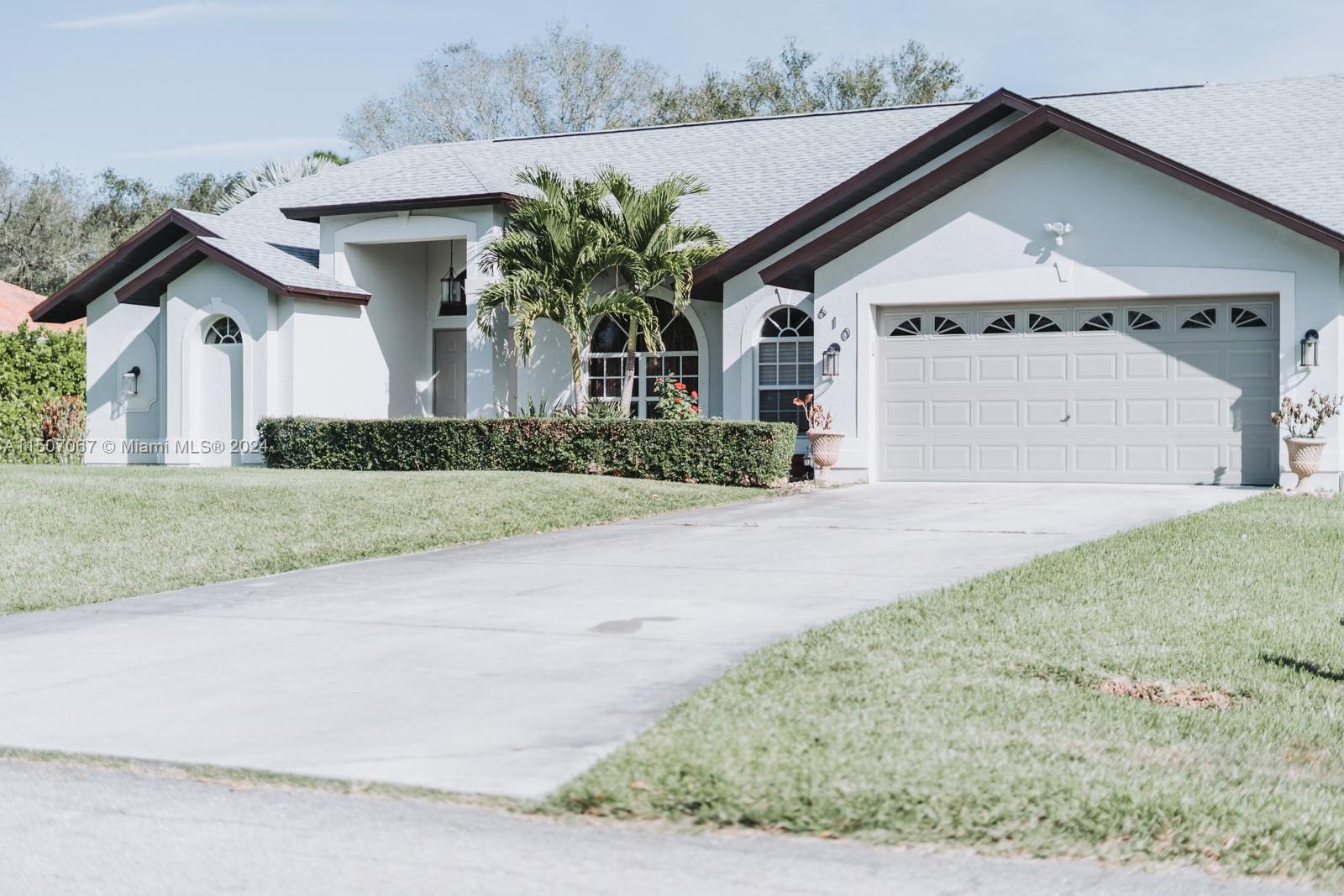 610 ROBERT AVE, Lehigh Acres FL 33936 photo 2