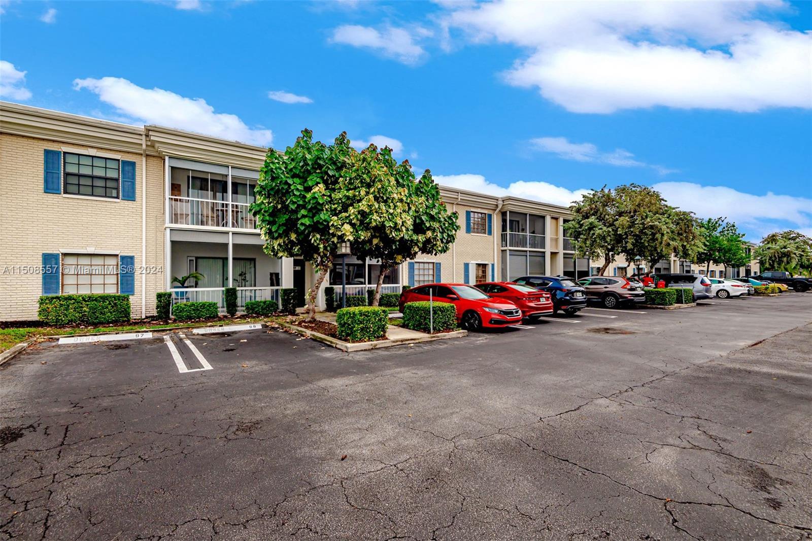 140 Cypress Club Dr # 433, Pompano Beach FL 33060