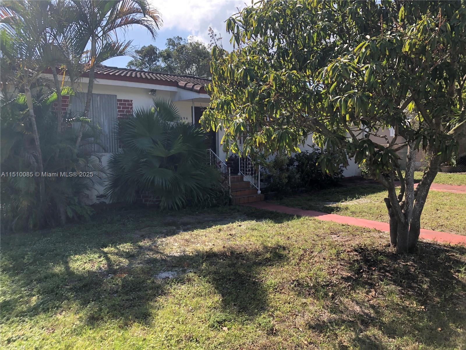 1256 NE 149th St, Miami FL 33161 photo 3