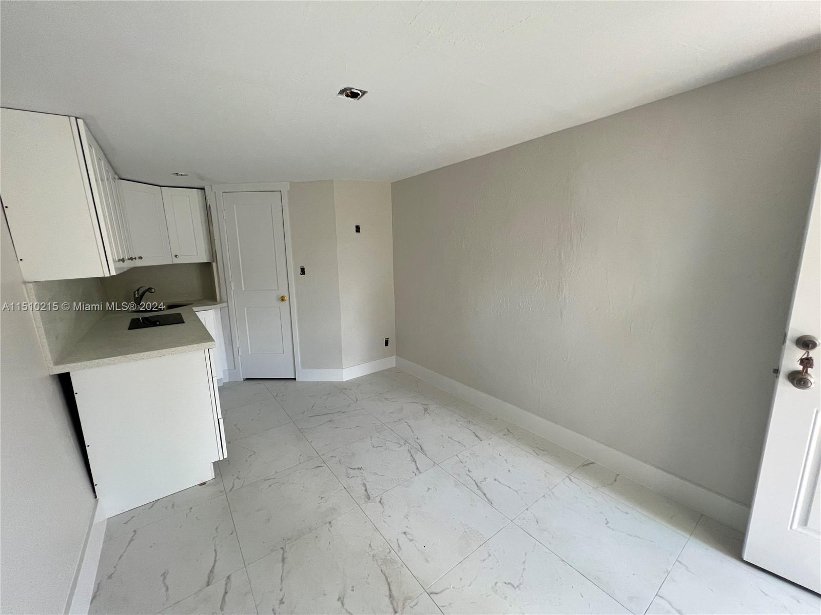27 NE 5th Ave, Hialeah FL 33010 photo 3