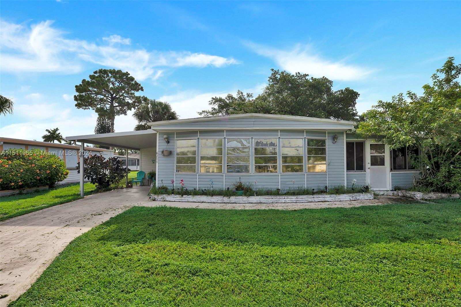 6200 Holly Ln, Lake Worth FL 33462