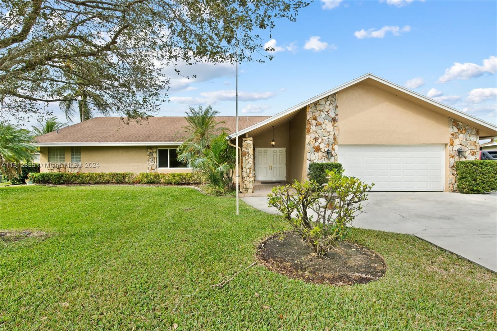 5901 SW 164th Ter, Southwest Ranches FL 33331 photo 2