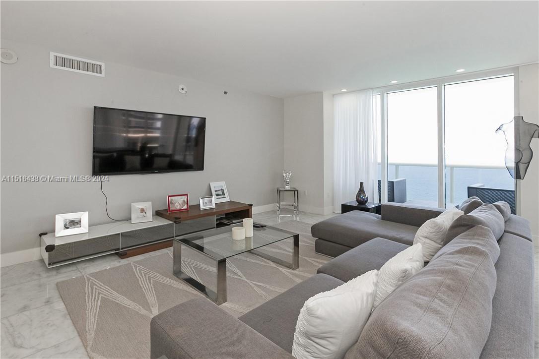 1800 S Ocean Dr, Hallandale Beach FL 33009 photo 2
