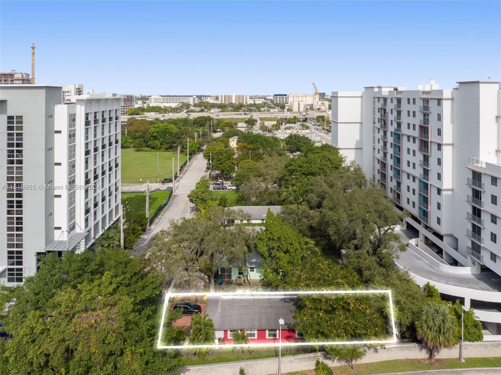 1139 NW 7th Ct, Miami FL 33136