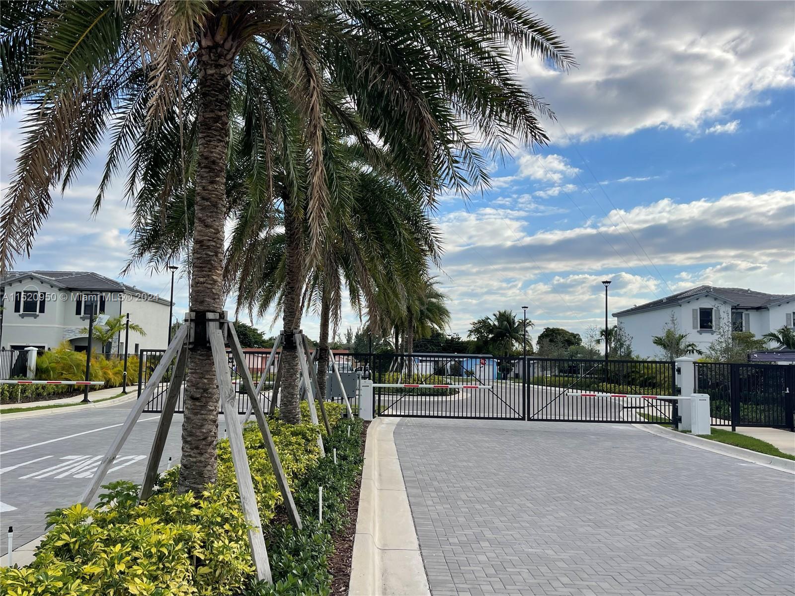 20433 NW 4th Ct # 20433, Miami Gardens FL 33169 photo 2