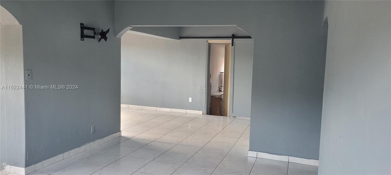 441 NW 33rd Ave, Miami FL 33125 photo 4