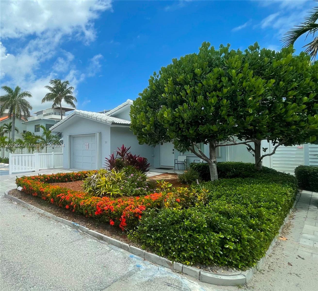 331 Desoto St, Hollywood FL 33019 photo 2