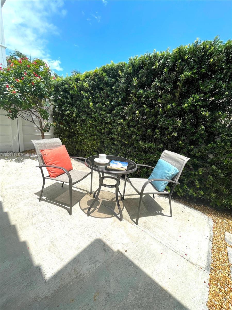 331 Desoto St, Hollywood FL 33019 photo 5