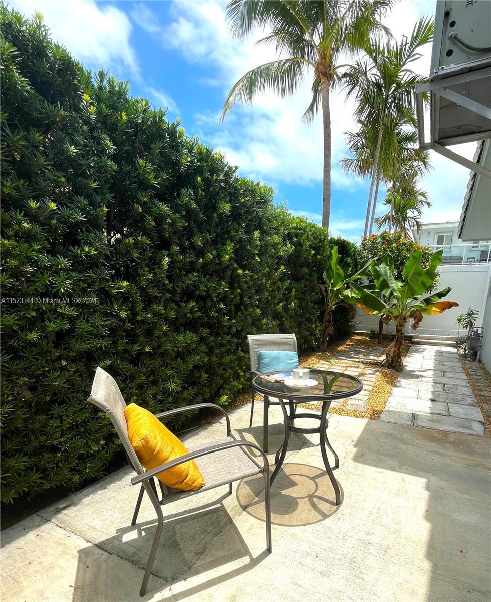 331 Desoto St, Hollywood FL 33019 photo 4