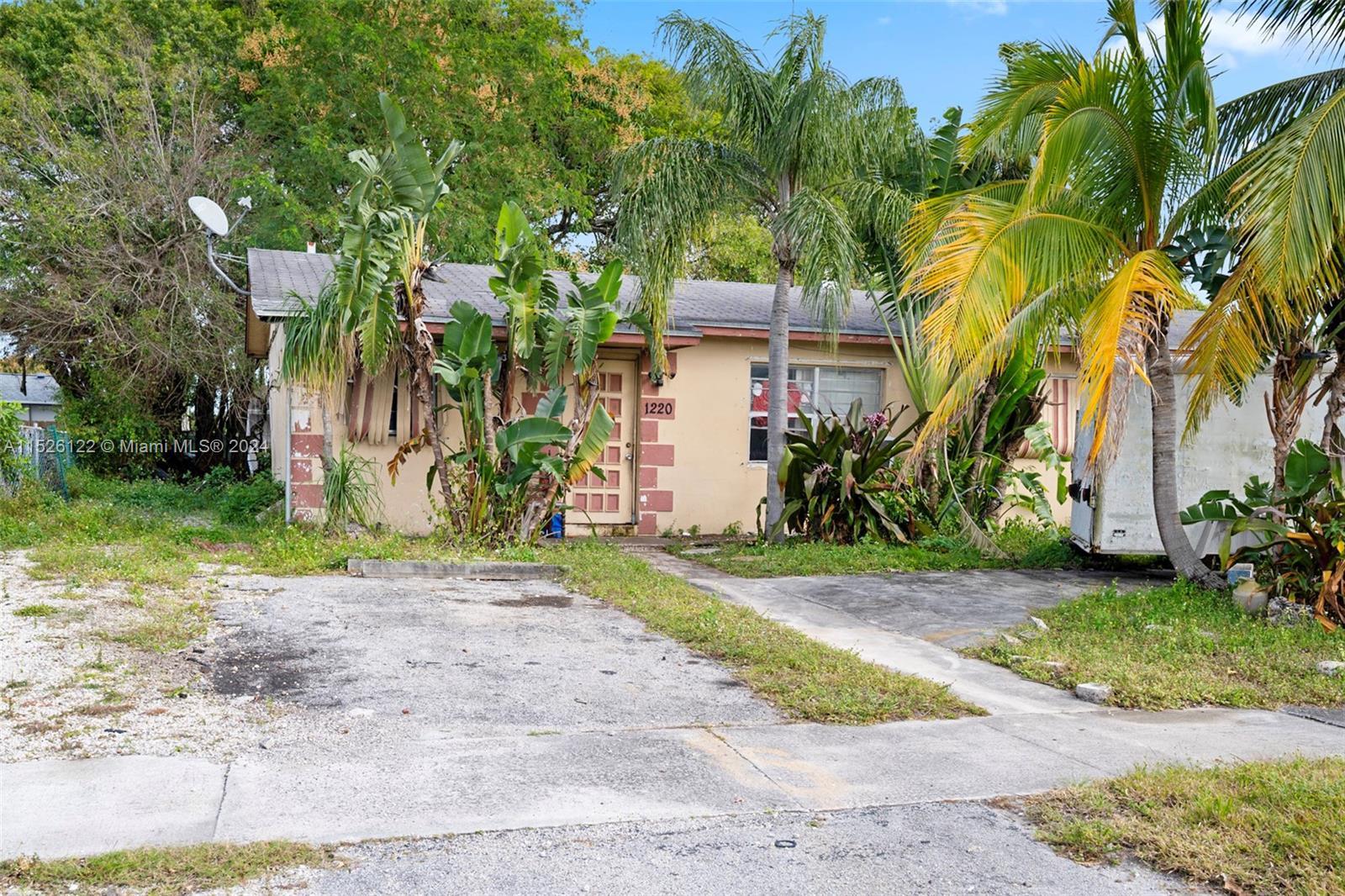 1220 SW 6 TERR, Deerfield Beach FL 33441 photo 4