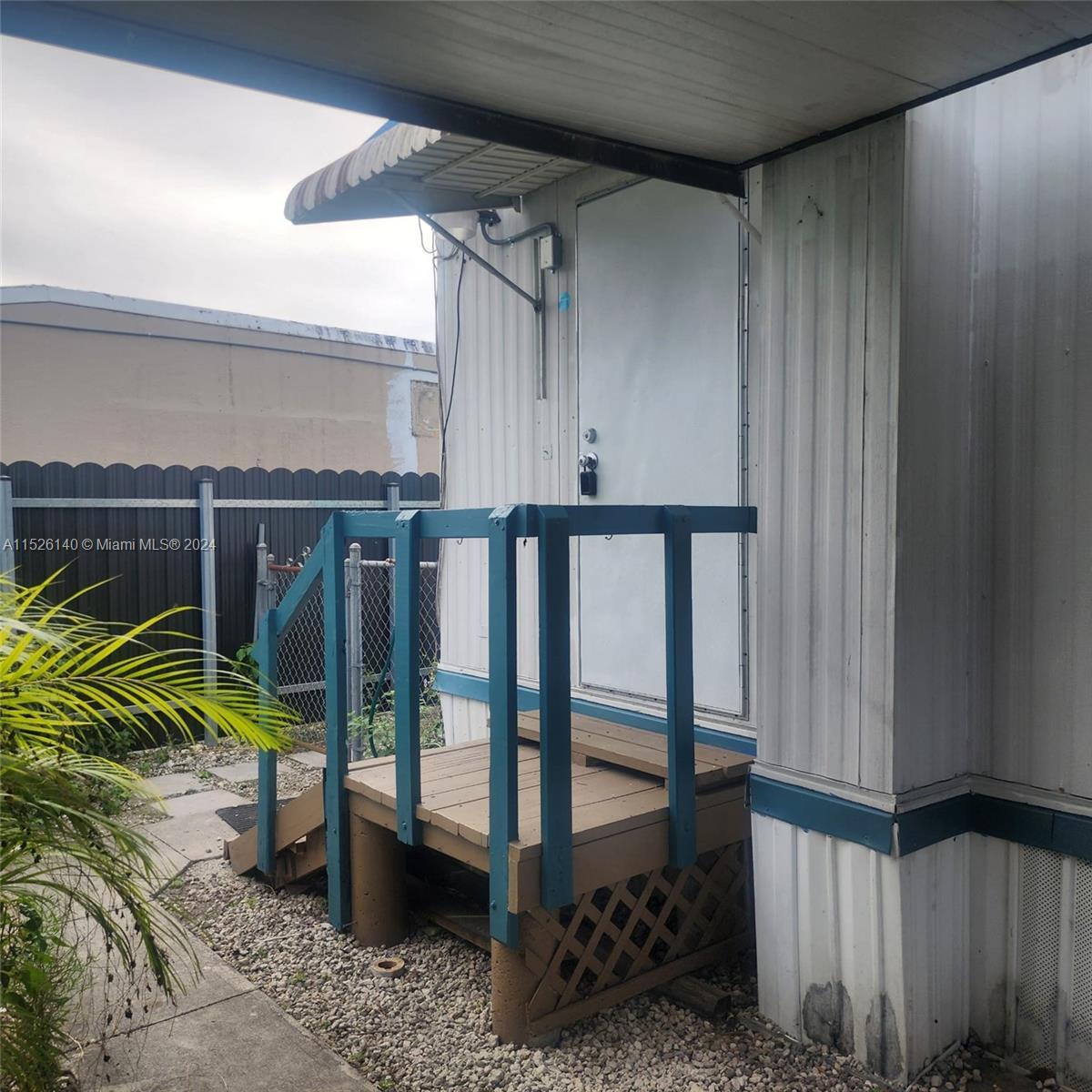 1518 SW 127th CT, Miami FL 33184 photo 2