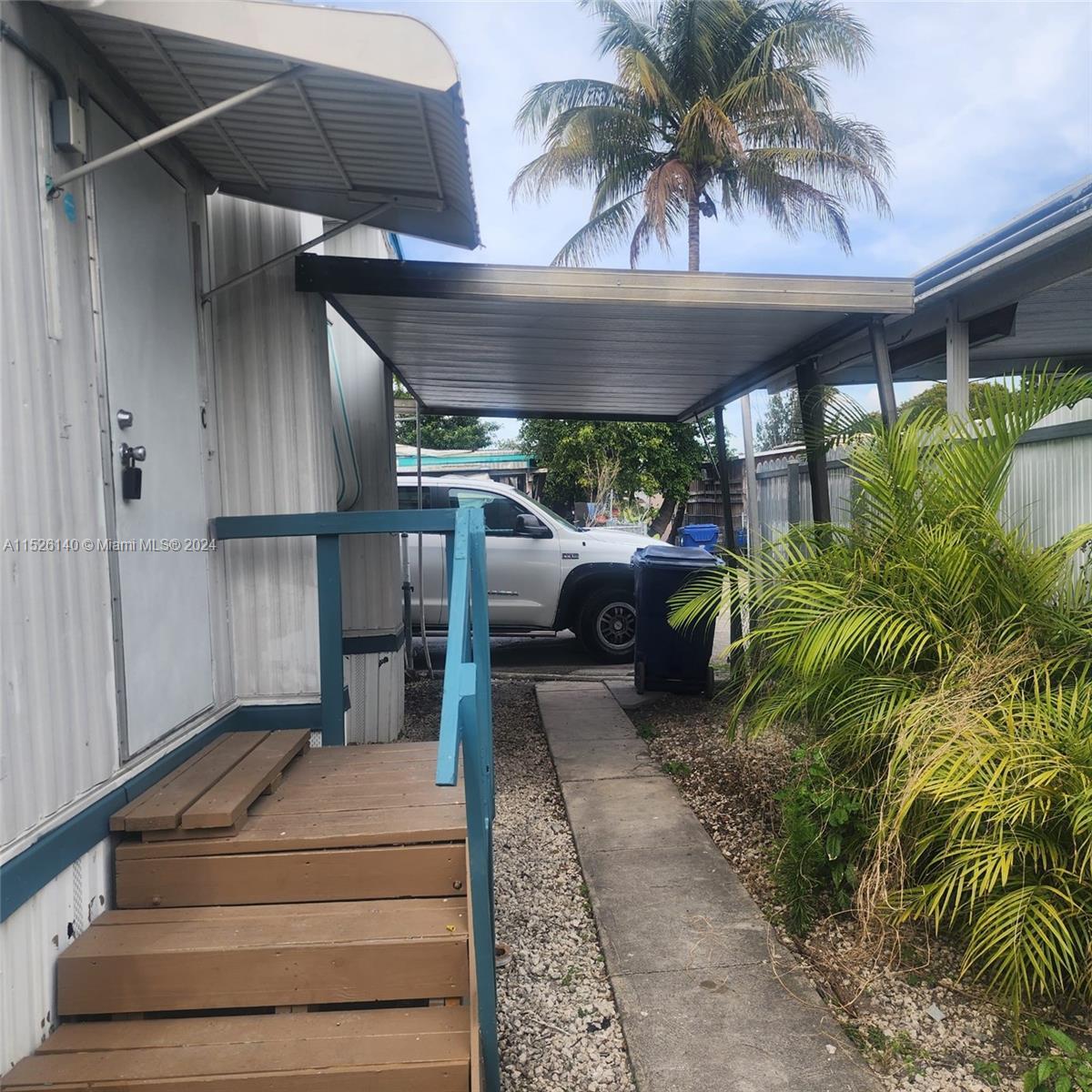 1518 SW 127th CT, Miami FL 33184 photo 3