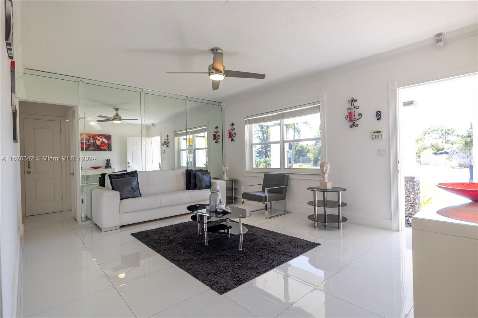 465 NW 153rd St, Miami FL 33169 photo 4