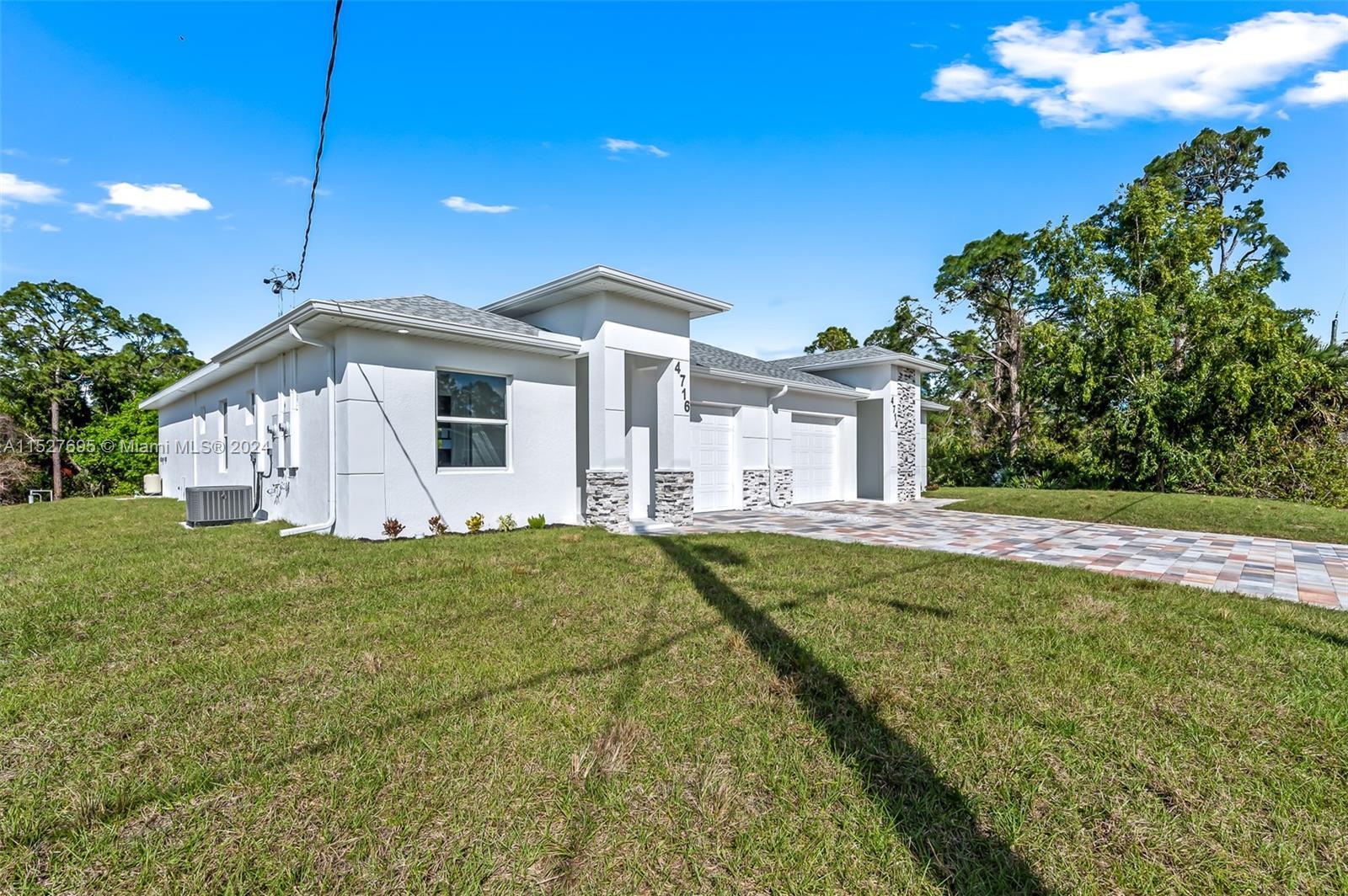 366-368 S LIMERICK AVE, Lehigh Acres FL 33974 photo 2