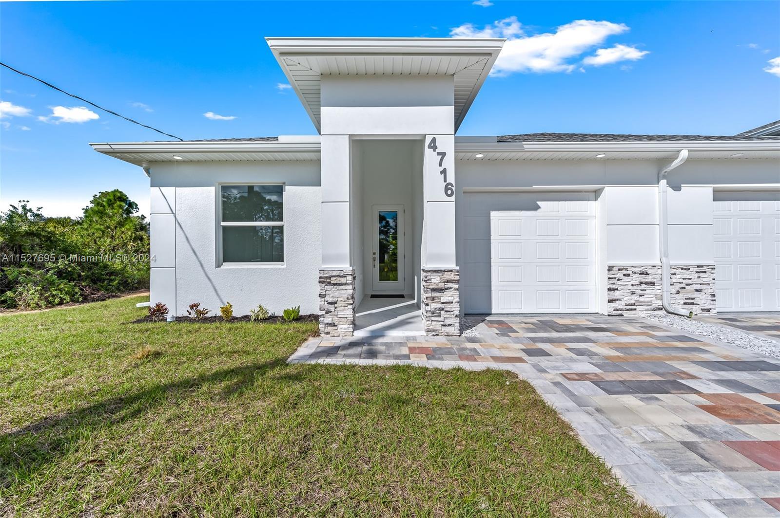 366-368 S LIMERICK AVE, Lehigh Acres FL 33974 photo 4