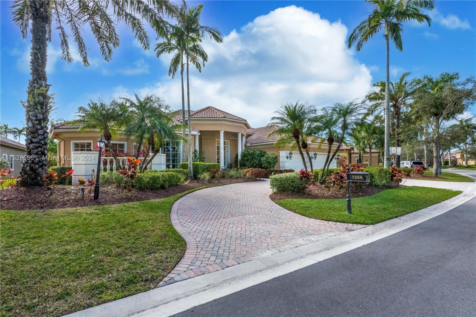 7256 NW 127th Way, Parkland FL 33076 photo 3
