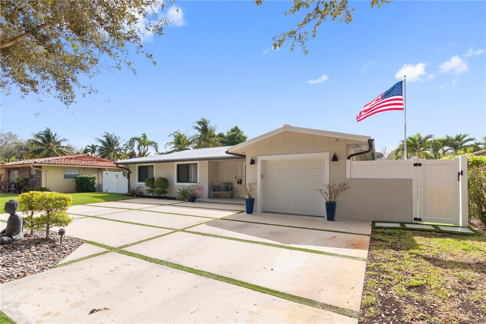 6791 Parkinsonia Dr, Miami Lakes FL 33014 photo 2