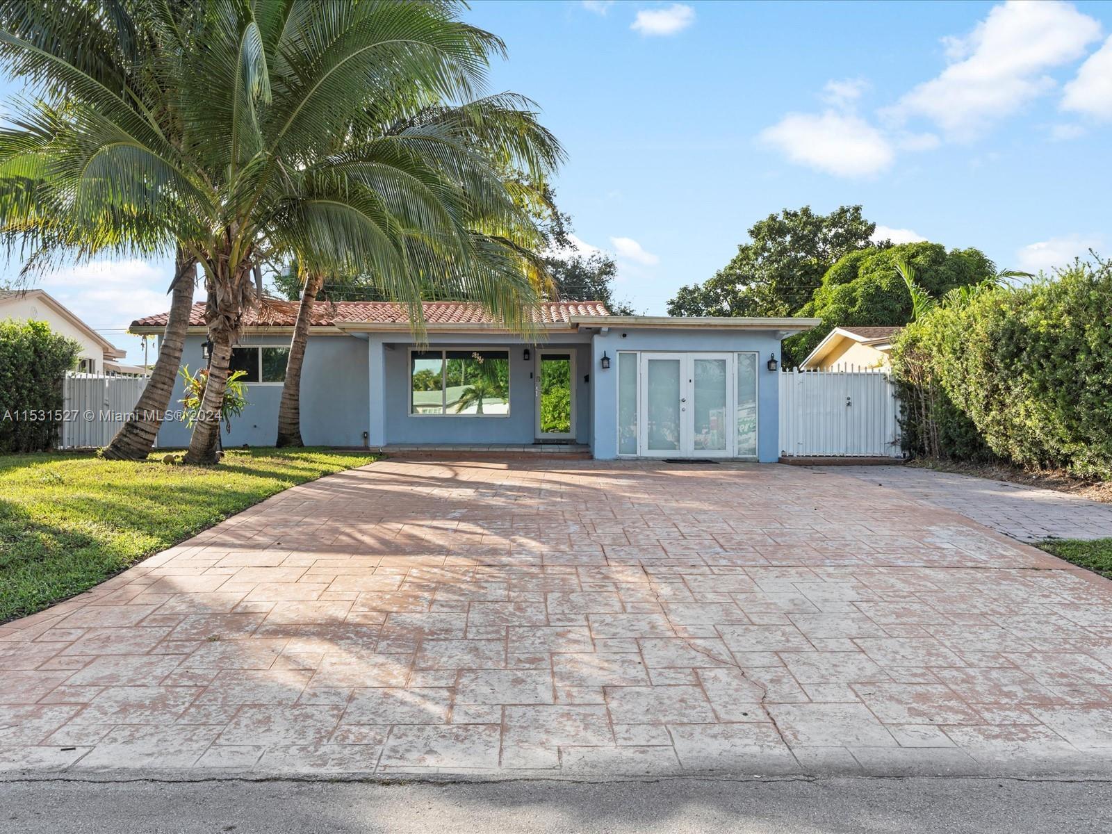 6820 SW 9th St, Pembroke Pines FL 33023 photo 2