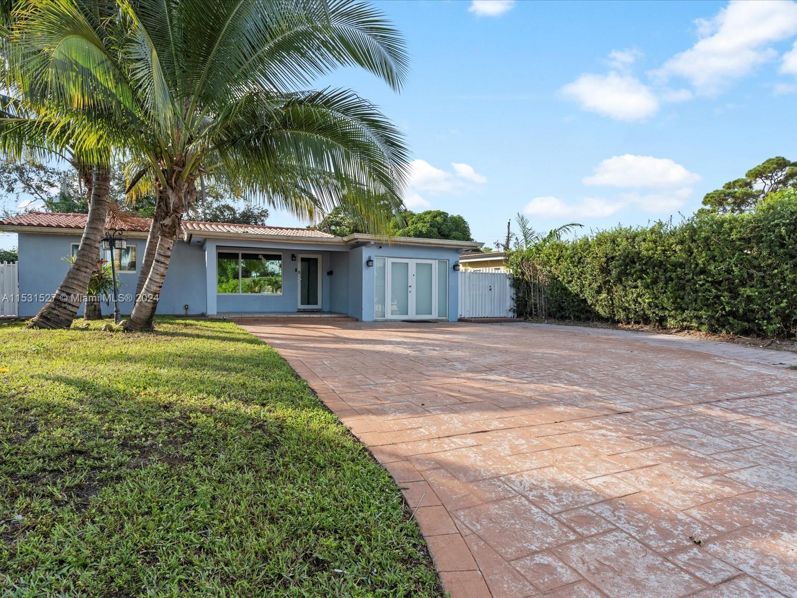 6820 SW 9th St, Pembroke Pines FL 33023 photo 3