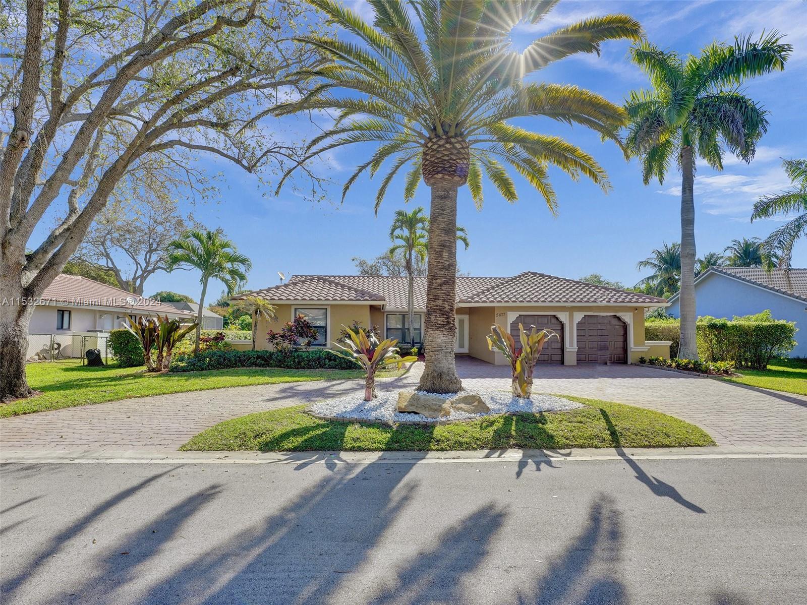 5477 NW 88th Ter, Coral Springs FL 33067