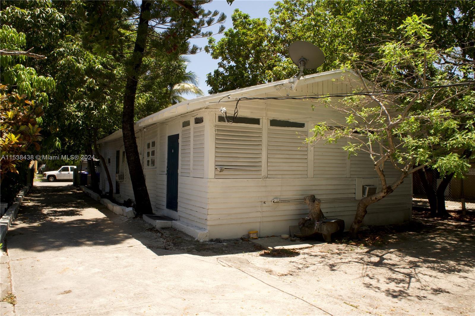 1021 NW 4th St, Miami FL 33128 photo 3