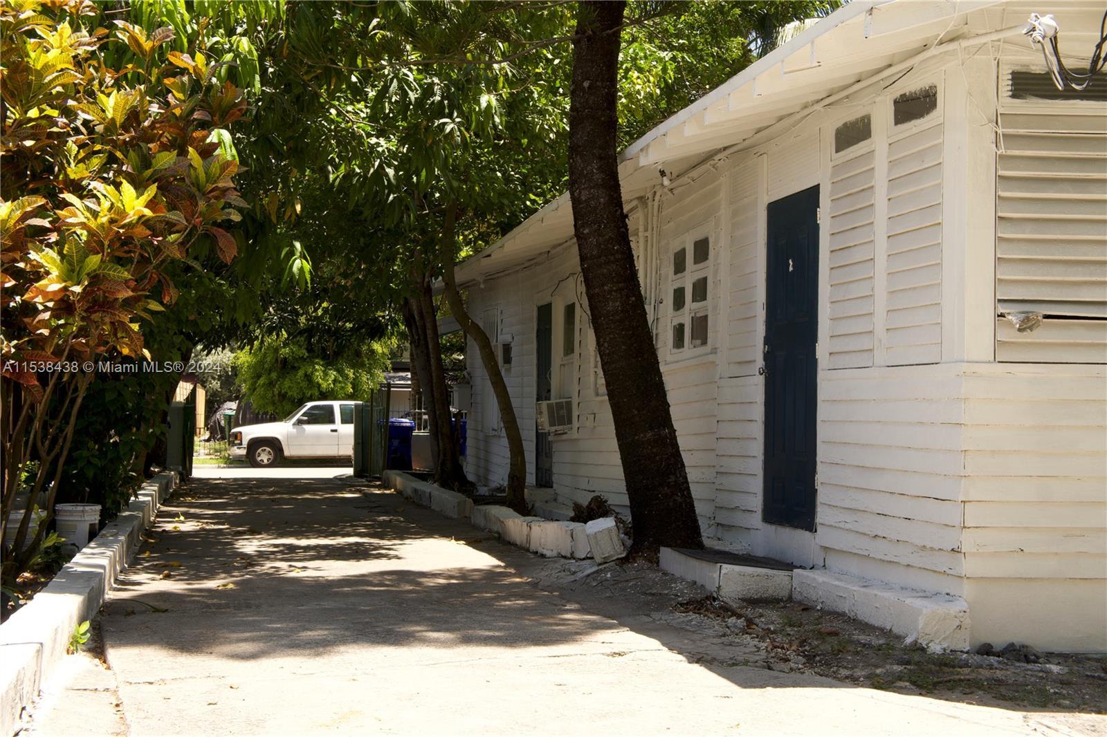 1021 NW 4th St, Miami FL 33128 photo 5