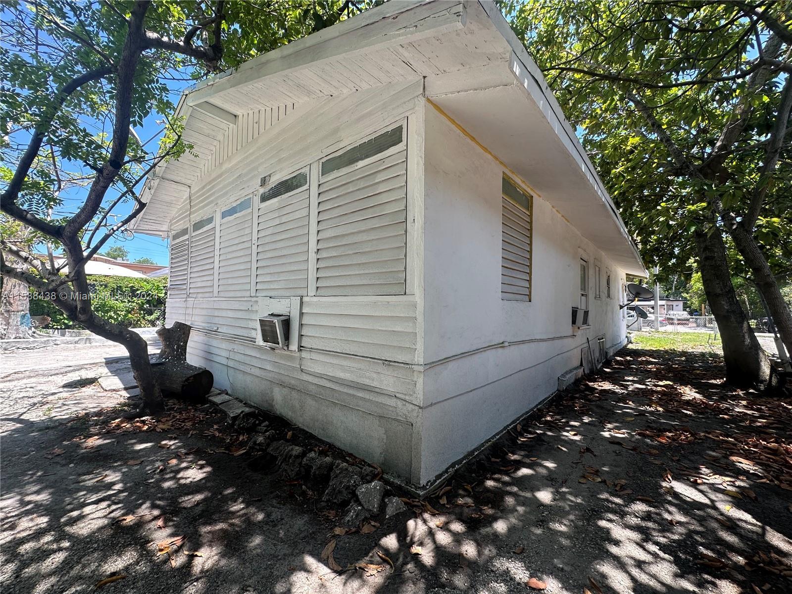 1021 NW 4th St, Miami FL 33128 photo 4