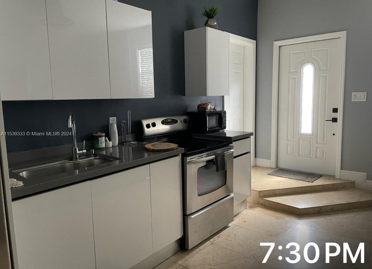 2131 NW 129th Ter, Pembroke Pines FL 33028 photo 3