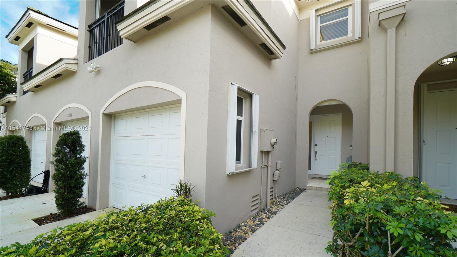 8624 SW 139th Ter, Palmetto Bay FL 33158 photo 2
