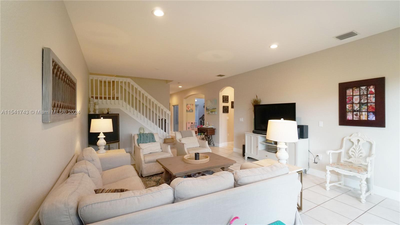 8624 SW 139th Ter, Palmetto Bay FL 33158 photo 4