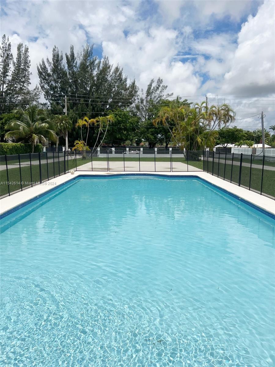 425 SW 129th Ave, Miami FL 33184 photo 3
