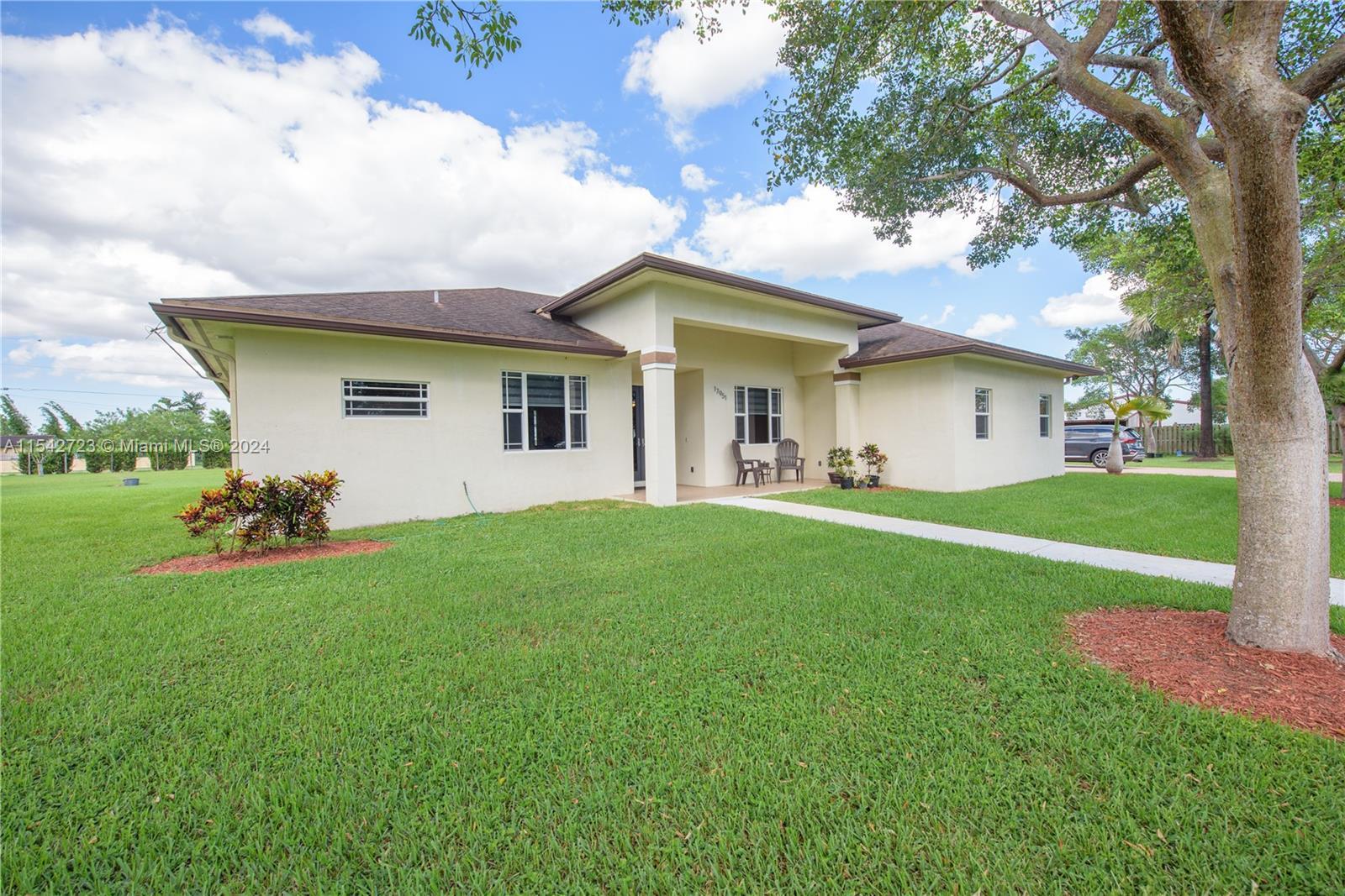 174 st SW 179xx, Miami FL 33187 photo 2