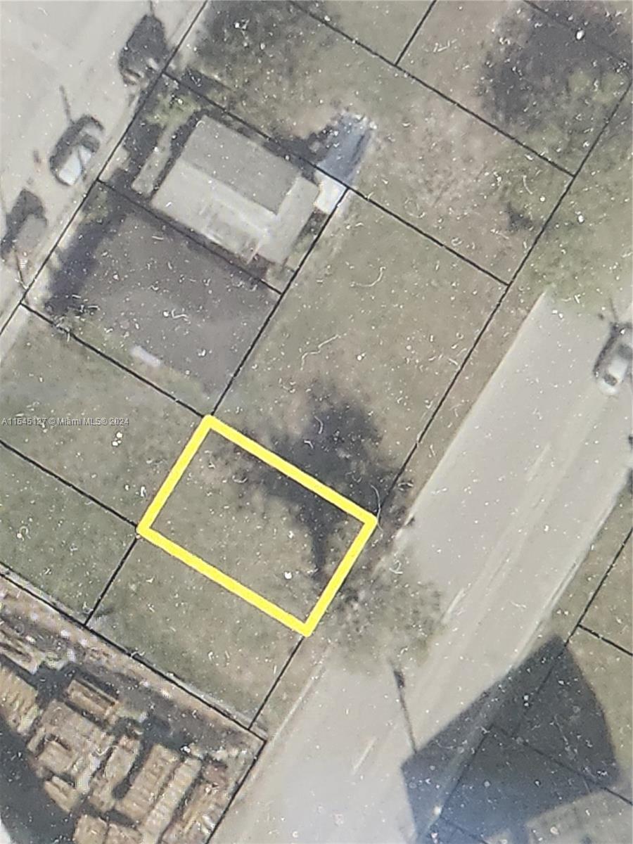 1426 NW 1 pl, Miami FL 33136 photo 2