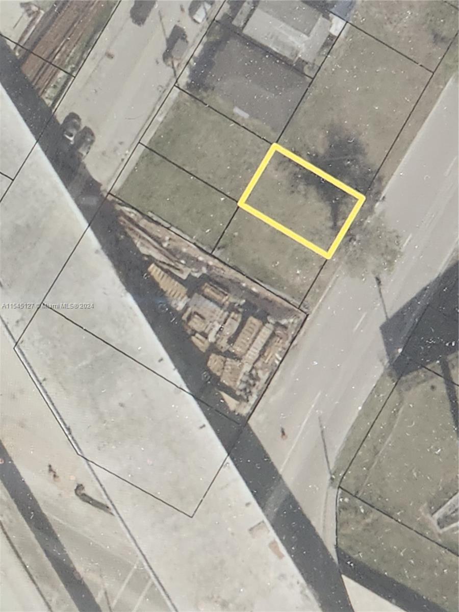 1426 NW 1 pl, Miami FL 33136 photo 3