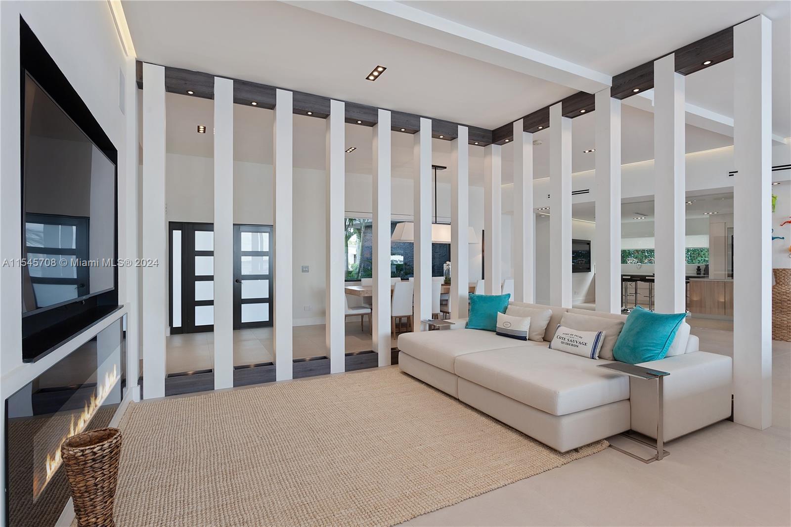 7972 Biscayne Point Cir, Miami Beach FL 33141 photo 4