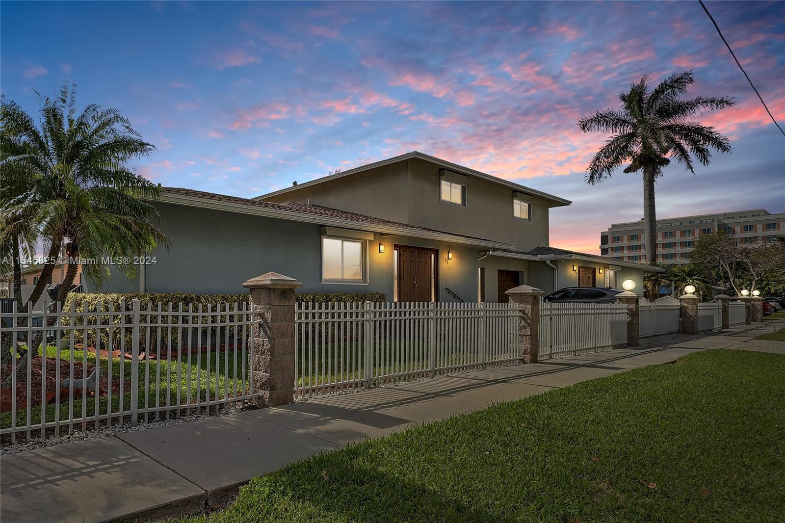 121 NE 3rd St, Dania Beach FL 33004