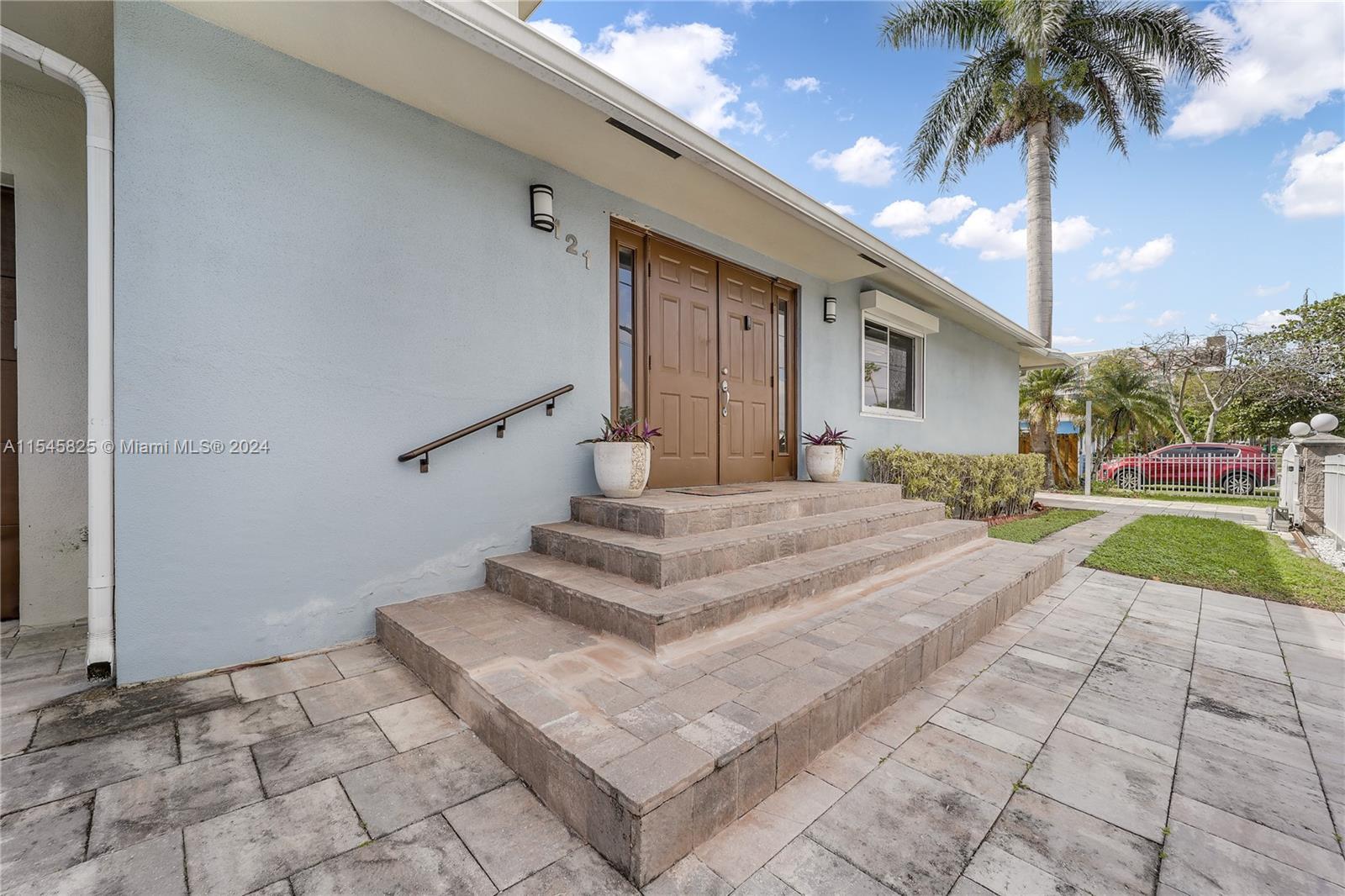 121 NE 3rd St, Dania Beach FL 33004 photo 5