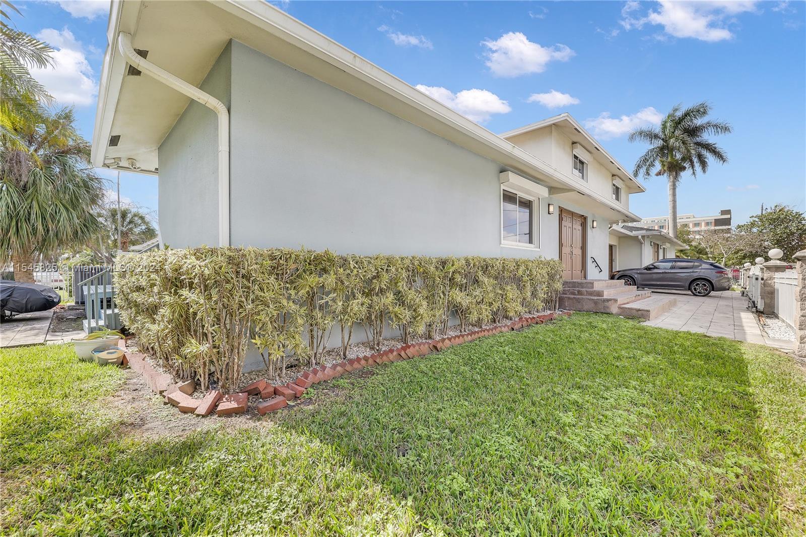 121 NE 3rd St, Dania Beach FL 33004 photo 4