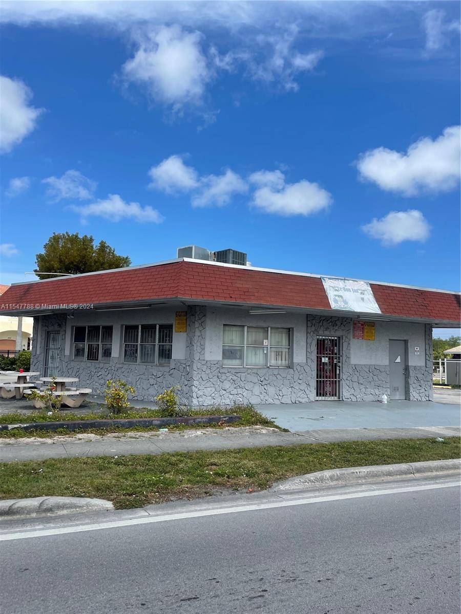 889 Foster Rd, Hallandale Beach FL 33009