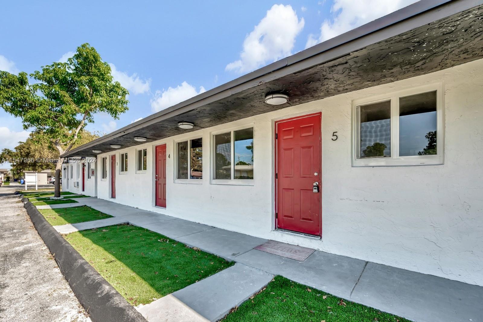 2308 Jackson St, Hollywood FL 33020 photo 3