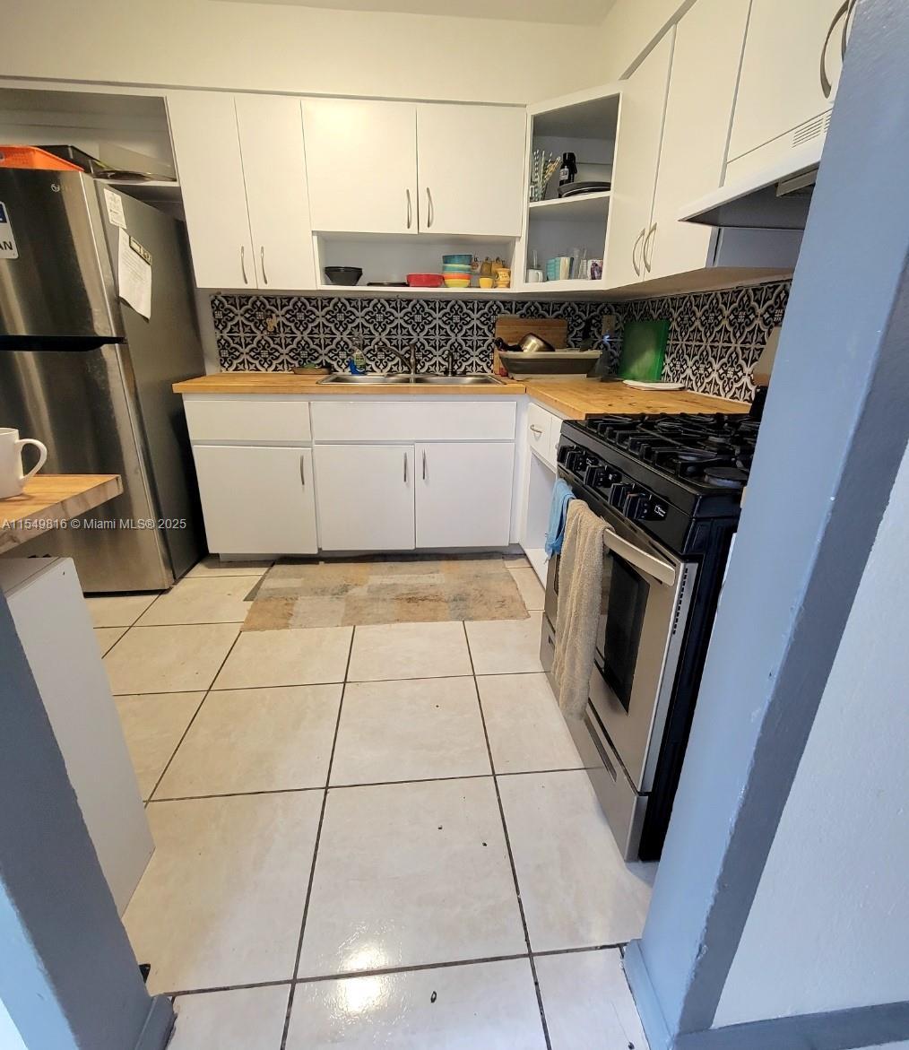 631 NW 10th St, Miami FL 33136 photo 3