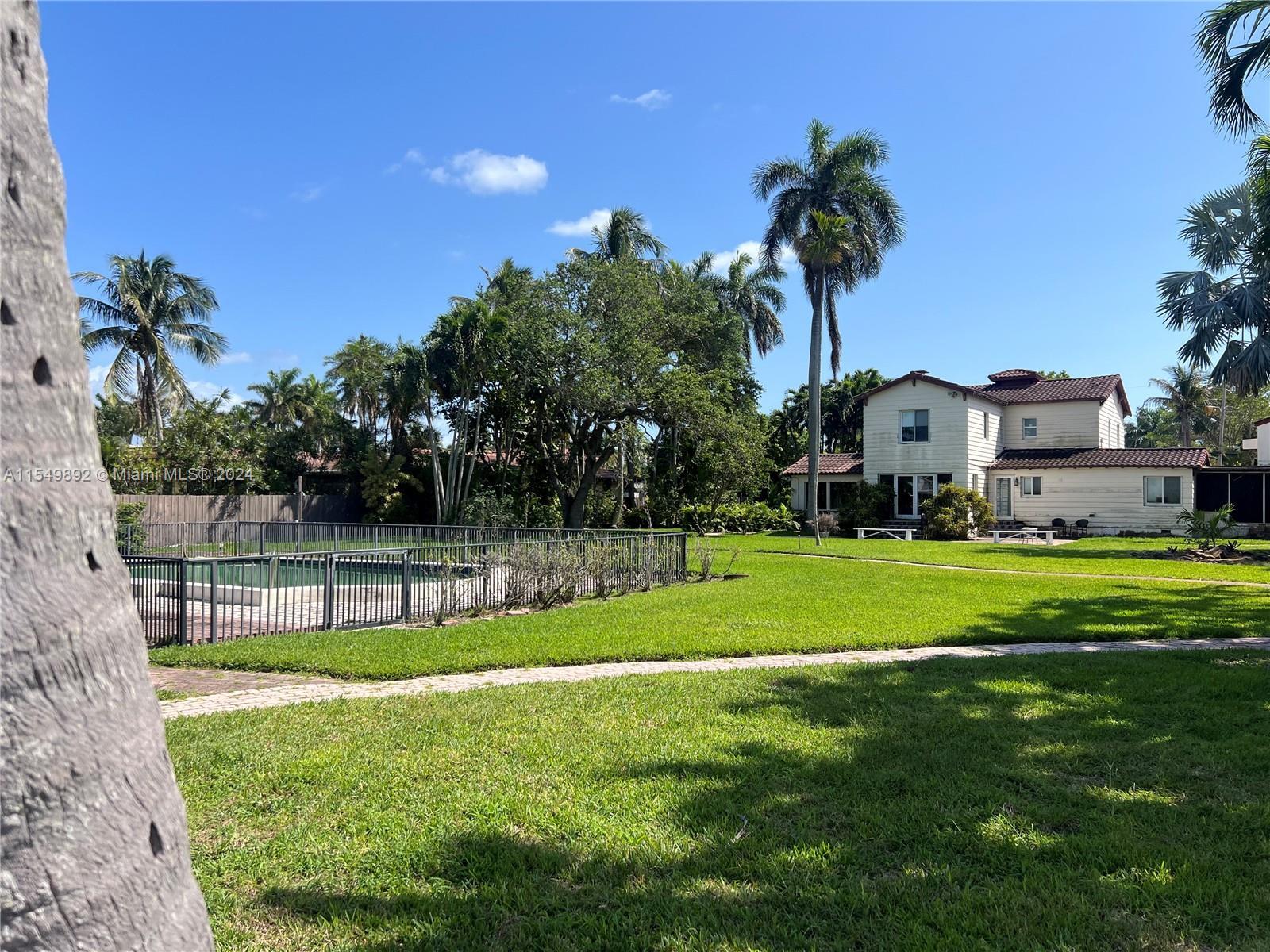 933 S Northlake Dr, Hollywood FL 33019 photo 3