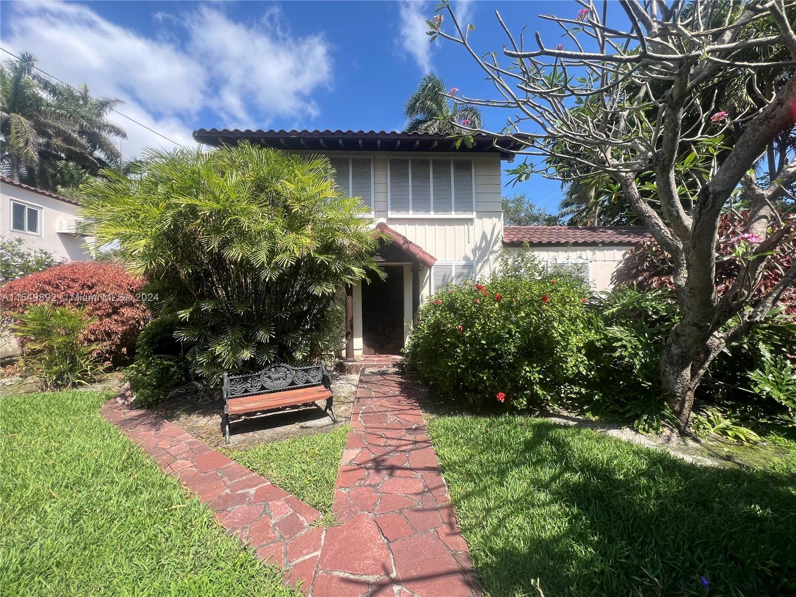 933 S Northlake Dr, Hollywood FL 33019