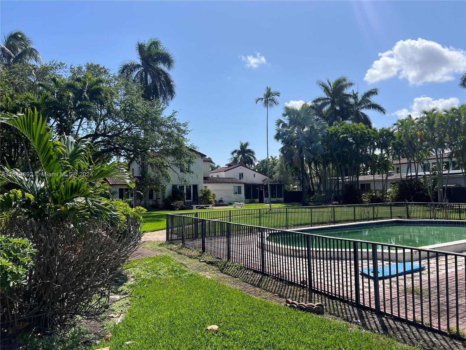 933 S Northlake Dr, Hollywood FL 33019 photo 5