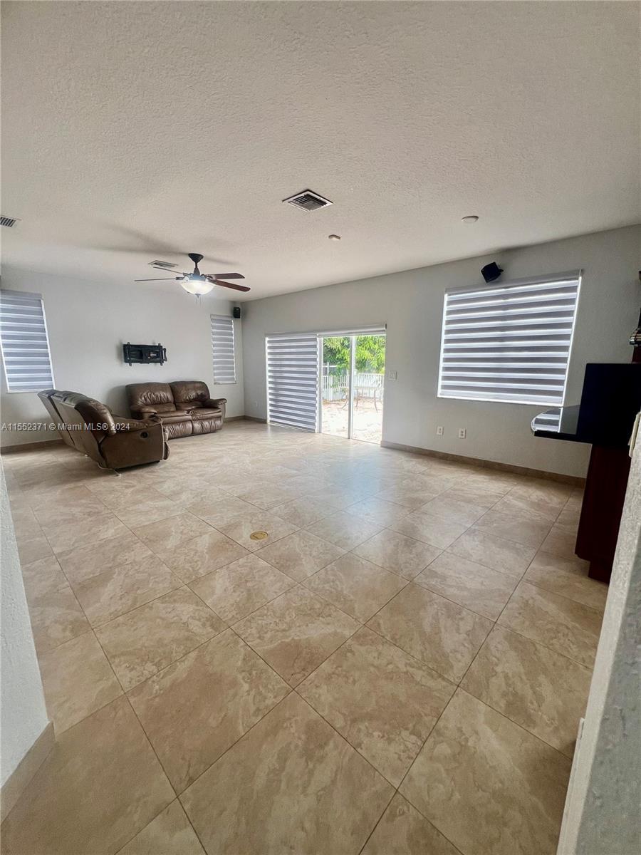 15272 SW 11th St, Miami FL 33194 photo 2