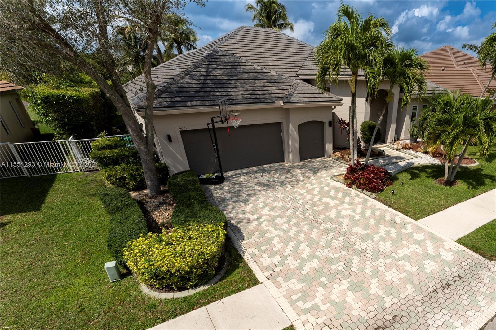 4021 E Lake Estates Dr, Davie FL 33328 photo 3
