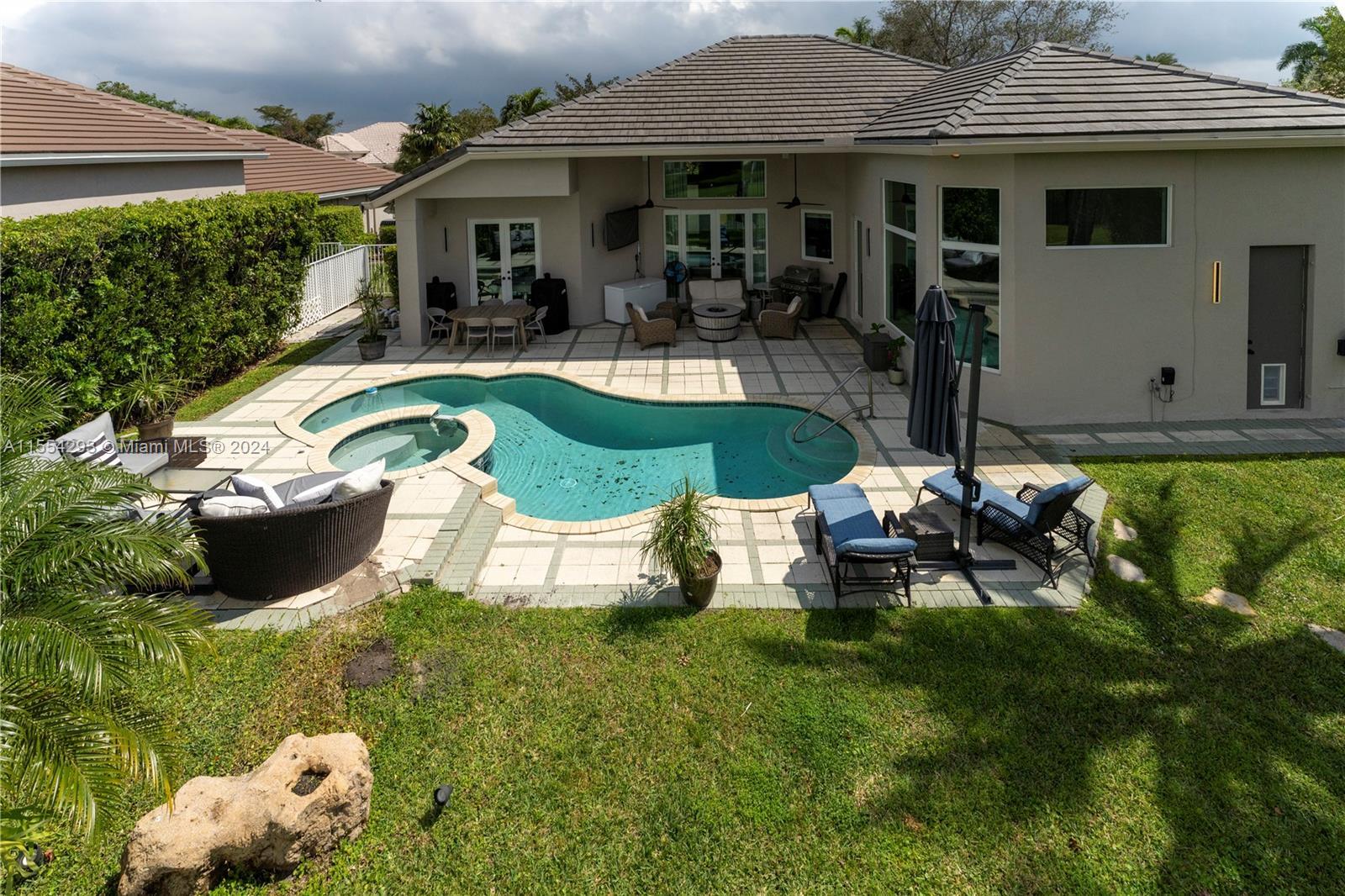 4021 E Lake Estates Dr, Davie FL 33328 photo 4