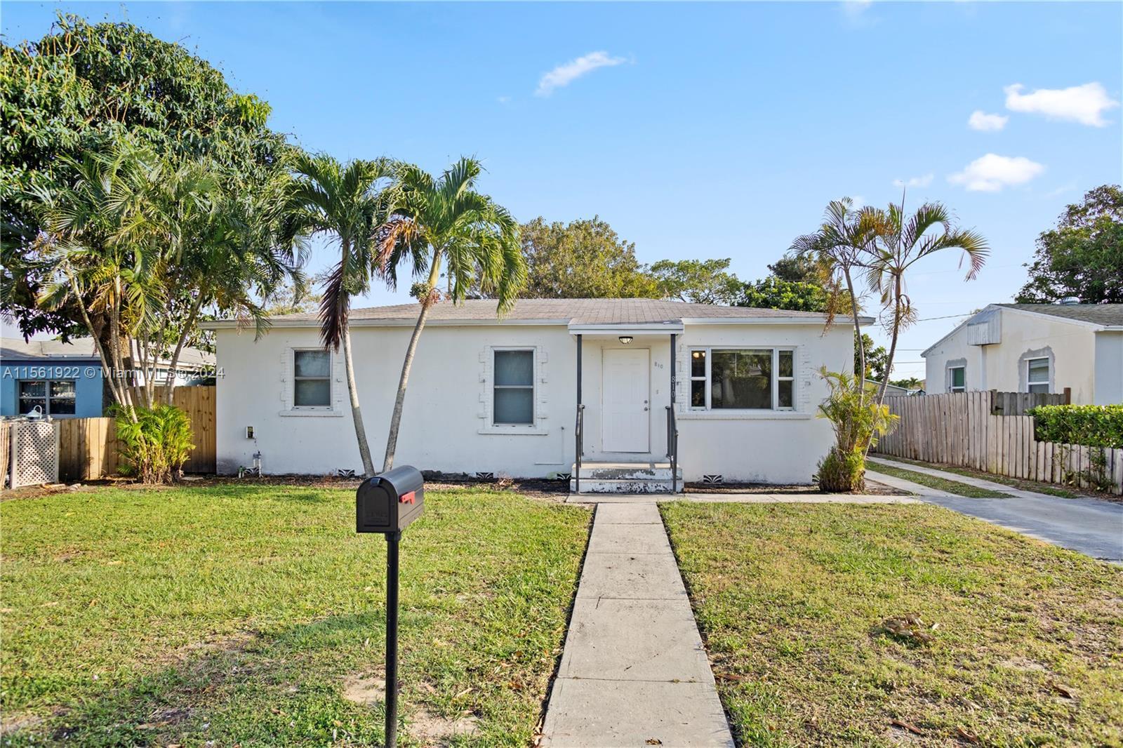 810 El Vedado, West Palm Beach FL 33405
