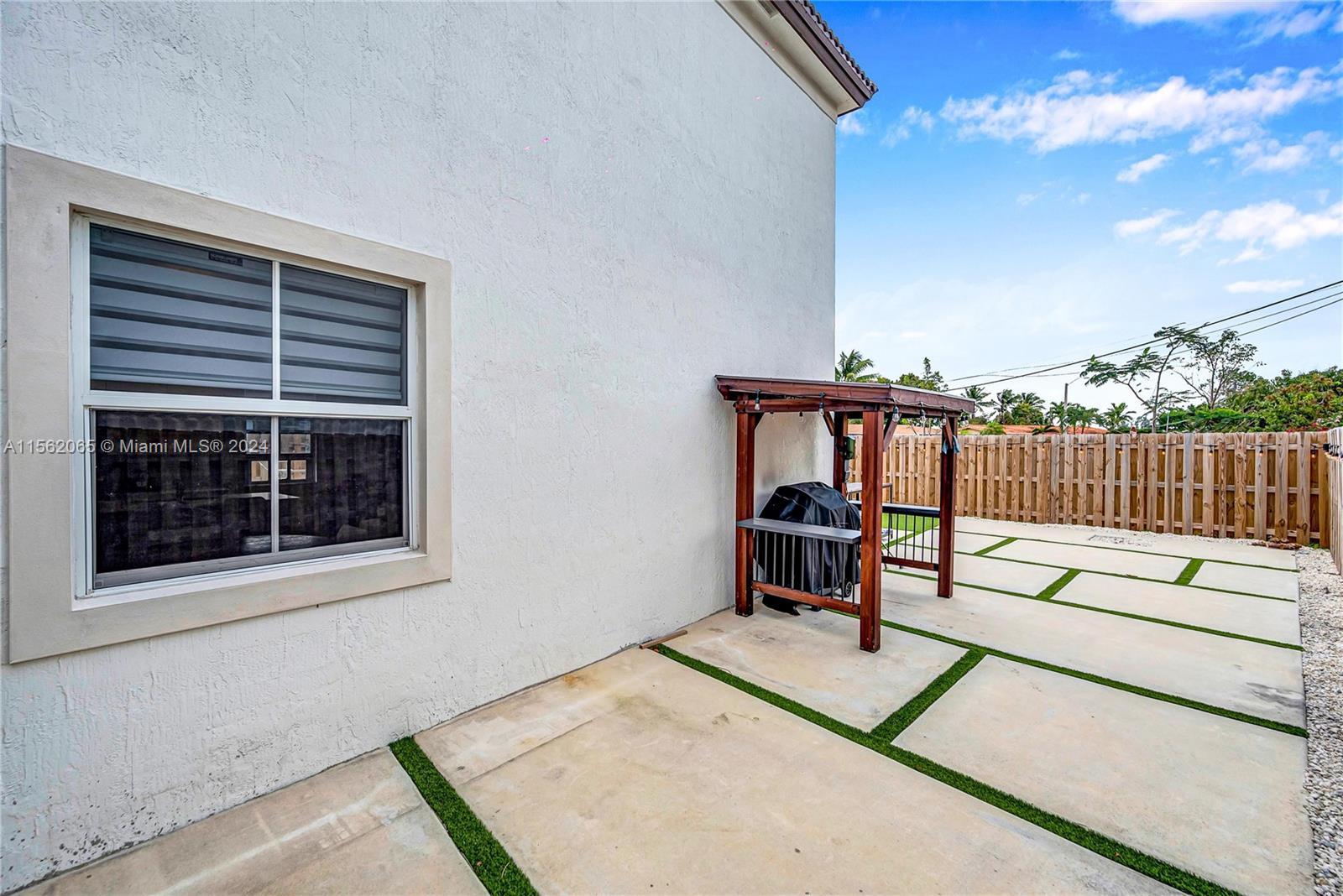 2415 NW 131 Cir, Miami FL 33167 photo 5