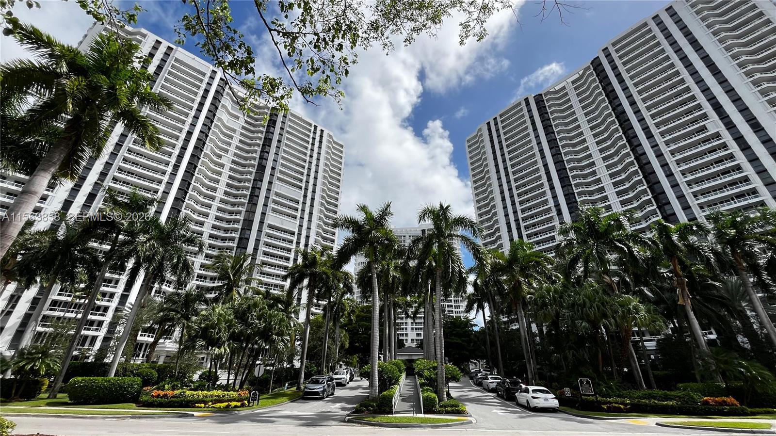 21205 Yacht Club Dr, Aventura FL 33180 photo 2
